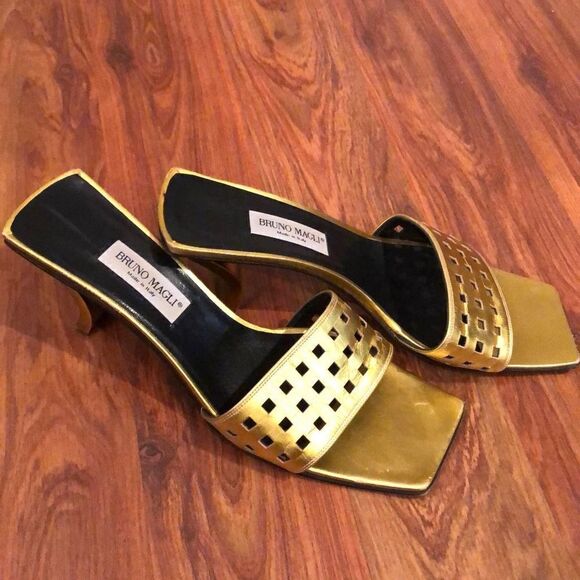 Bruno Magli Unique gold leather heels size 8 - Picture 8 of 8